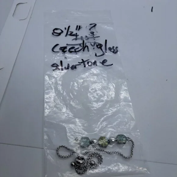 Sliding bead silver tone bracelet Czech glass beads - Picture 4 of 4